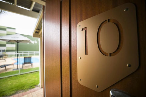 Nightcap At The Ship Inn - Holiday Find 25