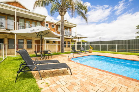 Nightcap At The Ship Inn - Holiday Find 15