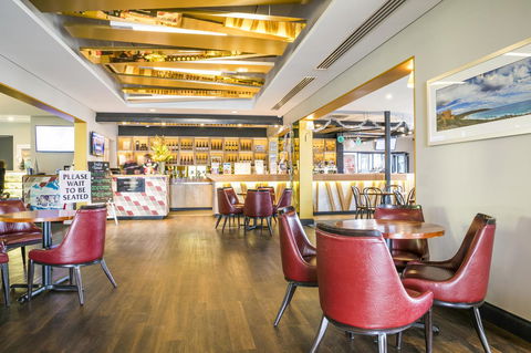 Nightcap At The Ship Inn - Holiday Find 10