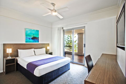 Cottesloe Beach Hotel - Holiday Find 4