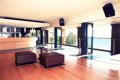 Cottesloe Beach Hotel - Holiday Find 12