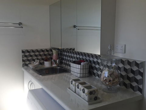 Bright & Beautiful Home On The Hills! - Holiday Find 23