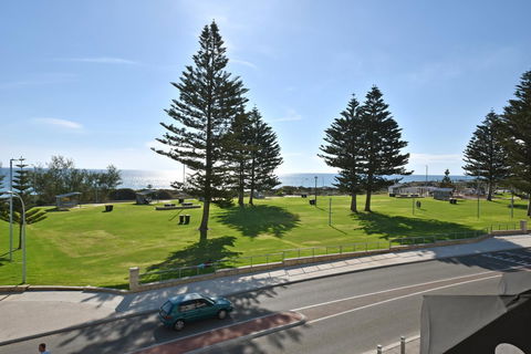 Mullaloo Beach Hotels & Apartments - Holiday Find 1