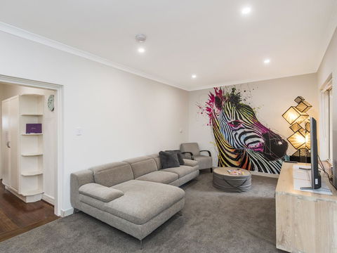 Luxury Federation Style Home - Sleeps 10 - Holiday Find 1