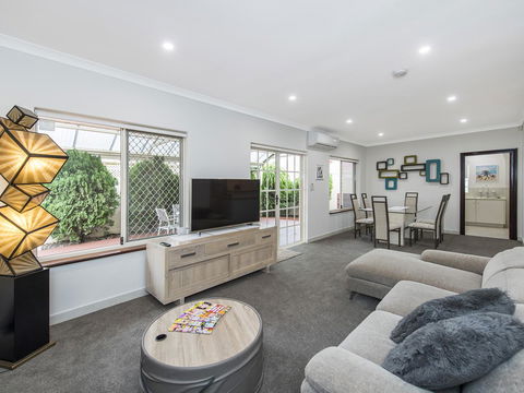 Luxury Federation Style Home - Sleeps 10 - Holiday Find 3