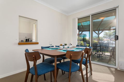 Como South Perth Villa - Holiday Find 0