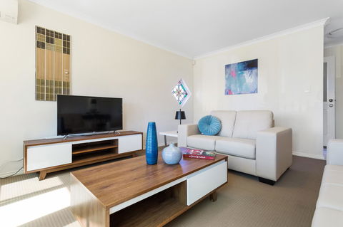 Como South Perth Villa - Holiday Find 1