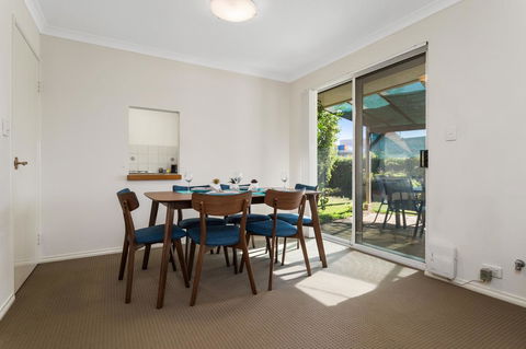 Como South Perth Villa - Holiday Find 2