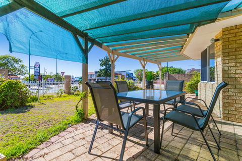 Como South Perth Villa - Holiday Find 10