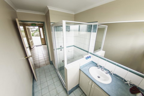 Esperance Foreshore Apartments - Holiday Find 37
