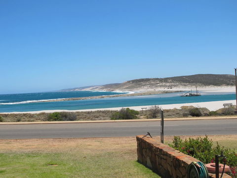 Kalbarri Riverfront Unit - Holiday Find 1