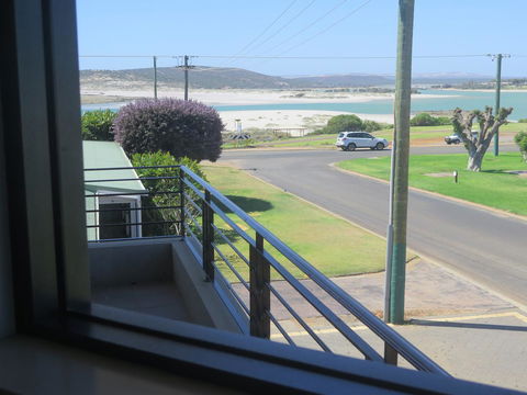 Kalbarri Riverfront Unit - Holiday Find 4