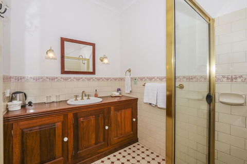 Rosebridge House Bed & Breakfast Adult Retreat - Holiday Find 20