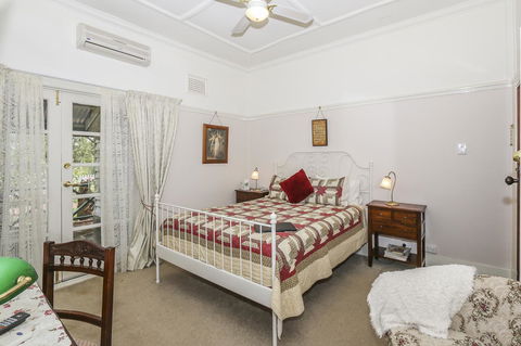Rosebridge House Bed & Breakfast Adult Retreat - Holiday Find 24