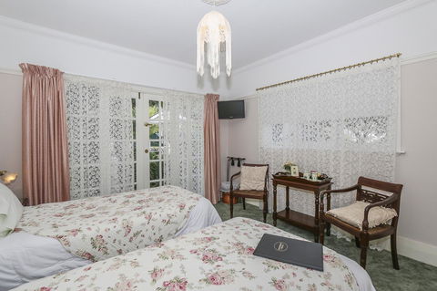 Rosebridge House Bed & Breakfast Adult Retreat - Holiday Find 18