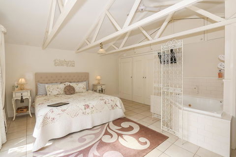 Rosebridge House Bed & Breakfast Adult Retreat - Holiday Find 5