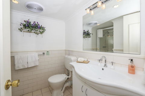 Rosebridge House Bed & Breakfast Adult Retreat - Holiday Find 6