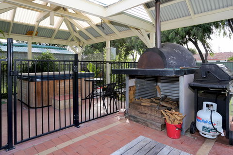 Busselton Guest House - Holiday Find 38