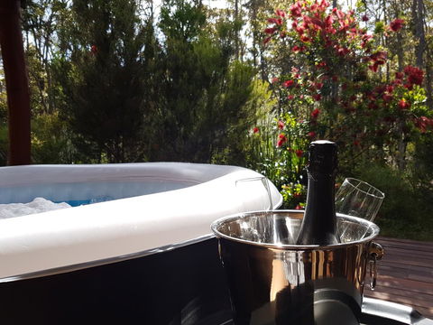 Jarrah Grove Forest Retreat - Holiday Find 10