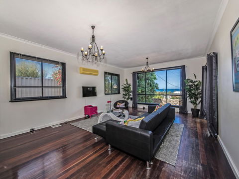 Panoramique Holiday Home With A View - Holiday Find 4
