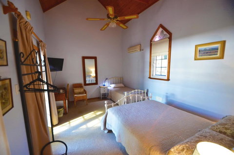 RoseMoore Bed & Breakfast - Holiday Find 9