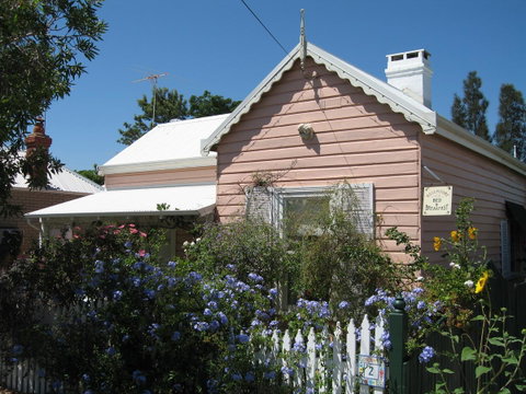 RoseMoore Bed & Breakfast - Holiday Find 0