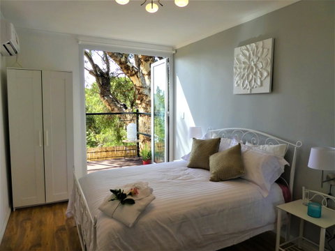 Treetops Cottage - Holiday Find 0