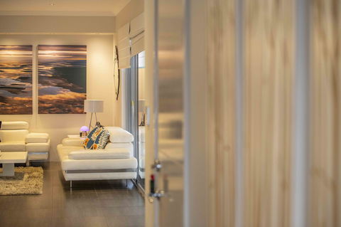Magnificent Beach Retreat - Holiday Find 25
