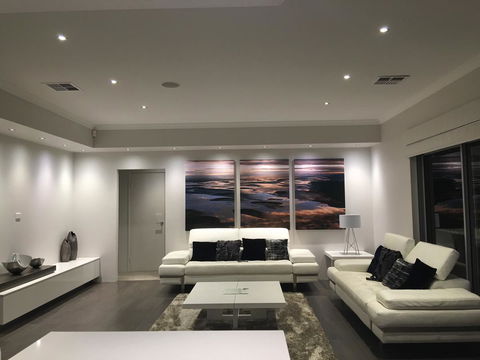 Magnificent Beach Retreat - Holiday Find 28