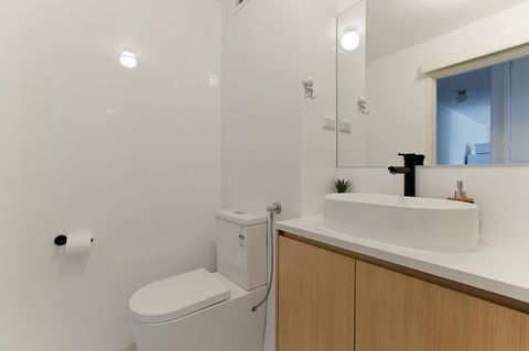 SEA BREEZE â€“ Between Cottesloe Beach & Swan River - Holiday Find 3