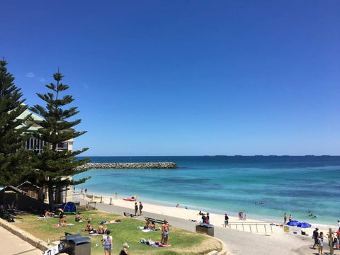 SEA BREEZE â€“ Between Cottesloe Beach & Swan River - Holiday Find 14