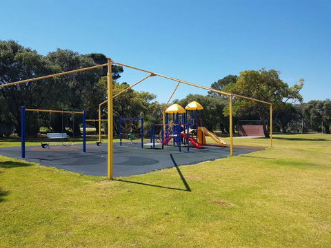 SEA BREEZE â€“ Between Cottesloe Beach & Swan River - Holiday Find 20