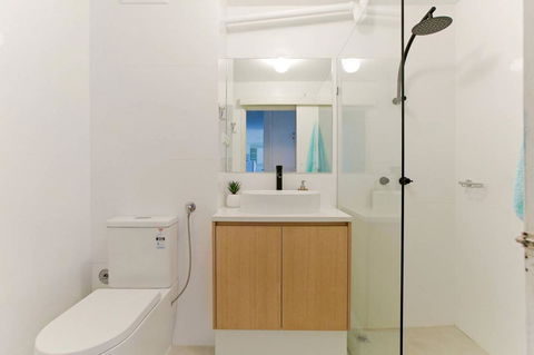 SEA BREEZE â€“ Between Cottesloe Beach & Swan River - Holiday Find 5