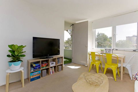 SEA BREEZE â€“ Between Cottesloe Beach & Swan River - Holiday Find 19