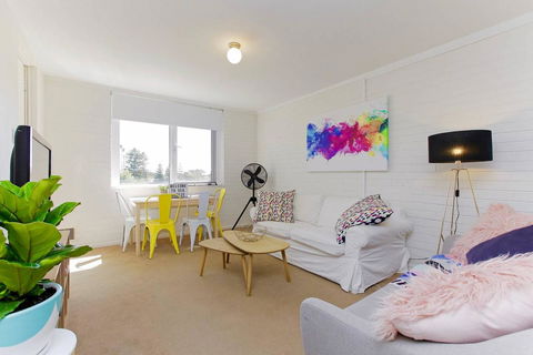 SEA BREEZE â€“ Between Cottesloe Beach & Swan River - Holiday Find 10