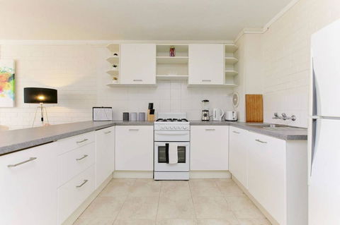 SEA BREEZE â€“ Between Cottesloe Beach & Swan River - Holiday Find 15