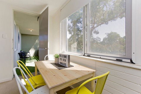 SEA BREEZE â€“ Between Cottesloe Beach & Swan River - Holiday Find 9