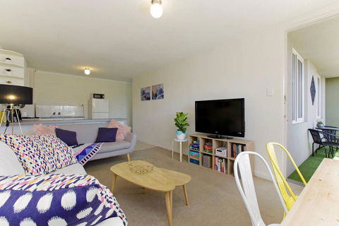 SEA BREEZE â€“ Between Cottesloe Beach & Swan River - Holiday Find 13