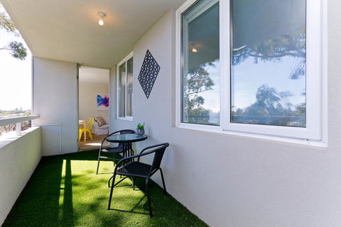 SEA BREEZE â€“ Between Cottesloe Beach & Swan River - Holiday Find 2