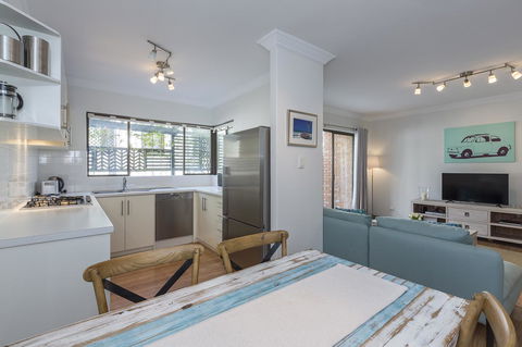 Cottesloe Sea Salt Abode - Executive Escapes - Holiday Find 7
