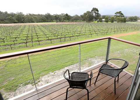 Lot113 Vineyard Accommodation - Holiday Find 6