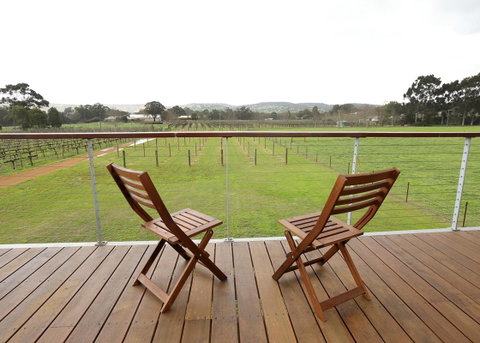 Lot113 Vineyard Accommodation - Holiday Find 5