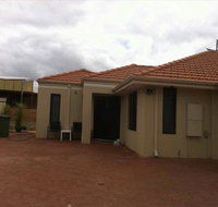 House close to airport - Holiday Find