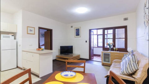 Broadway Apartments - Holiday Find 8