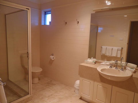 Clifton Motel & Grittleton Lodge - Holiday Find 29