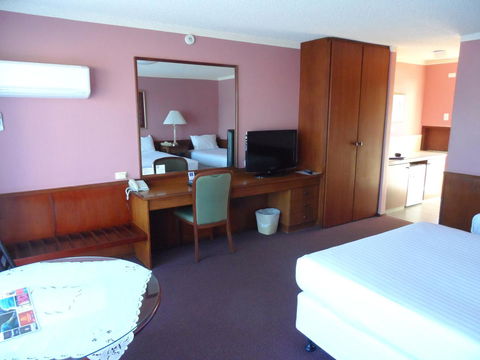 Clifton Motel & Grittleton Lodge - Holiday Find 17