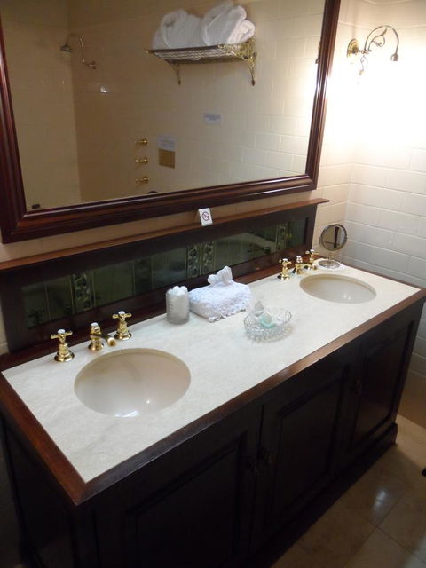 Clifton Motel & Grittleton Lodge - Holiday Find 31