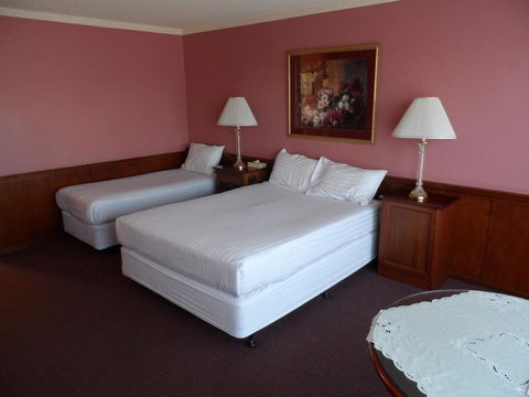 Clifton Motel & Grittleton Lodge - Holiday Find 16