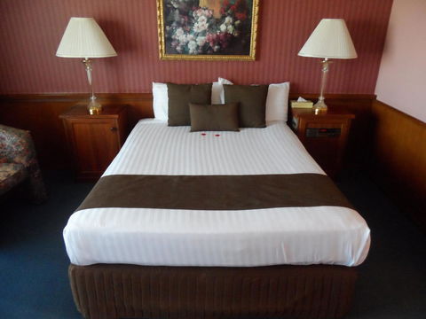 Clifton Motel & Grittleton Lodge - Holiday Find 12