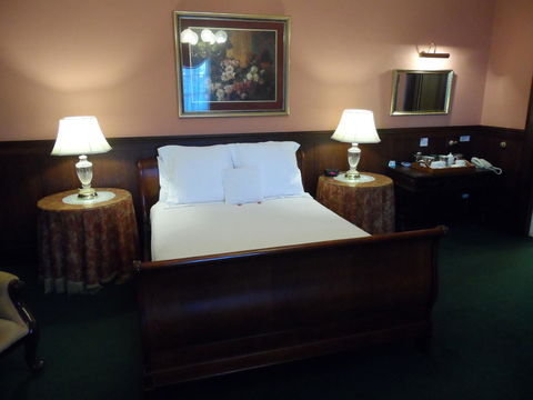 Clifton Motel & Grittleton Lodge - Holiday Find 30